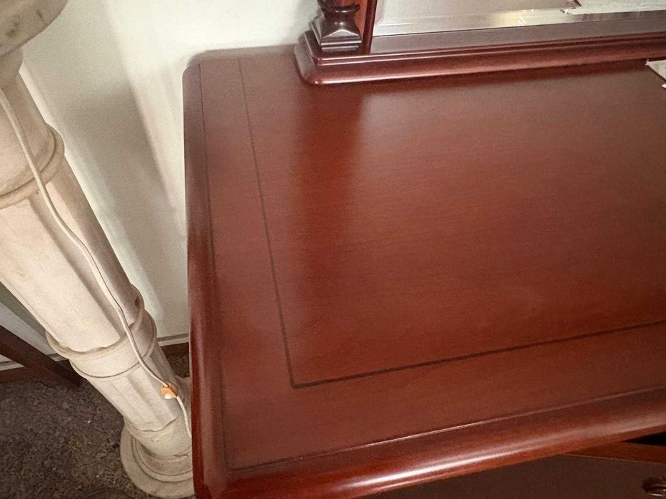 Aparador com espelho em cerejeira