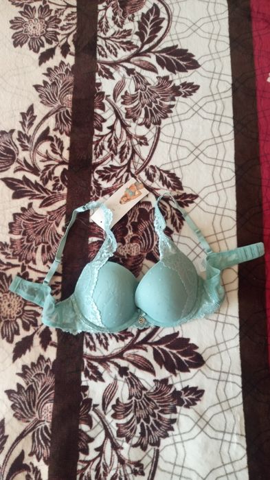 Бюстгалтер жіночий