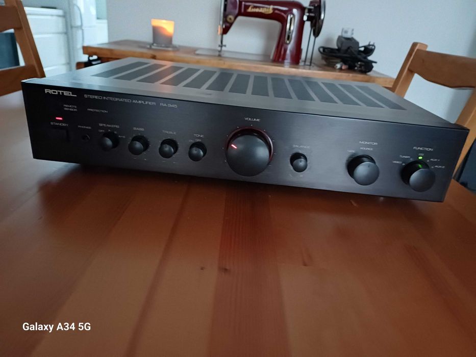 Wzmacniacz Rotel RA-945