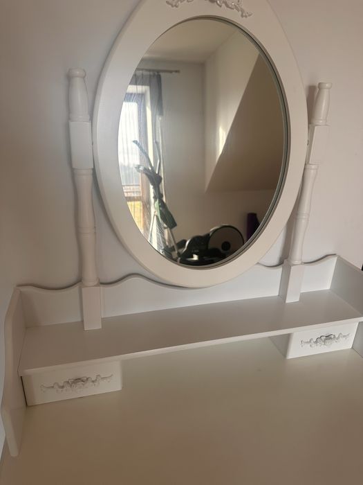 Toaletka biala z lustrem