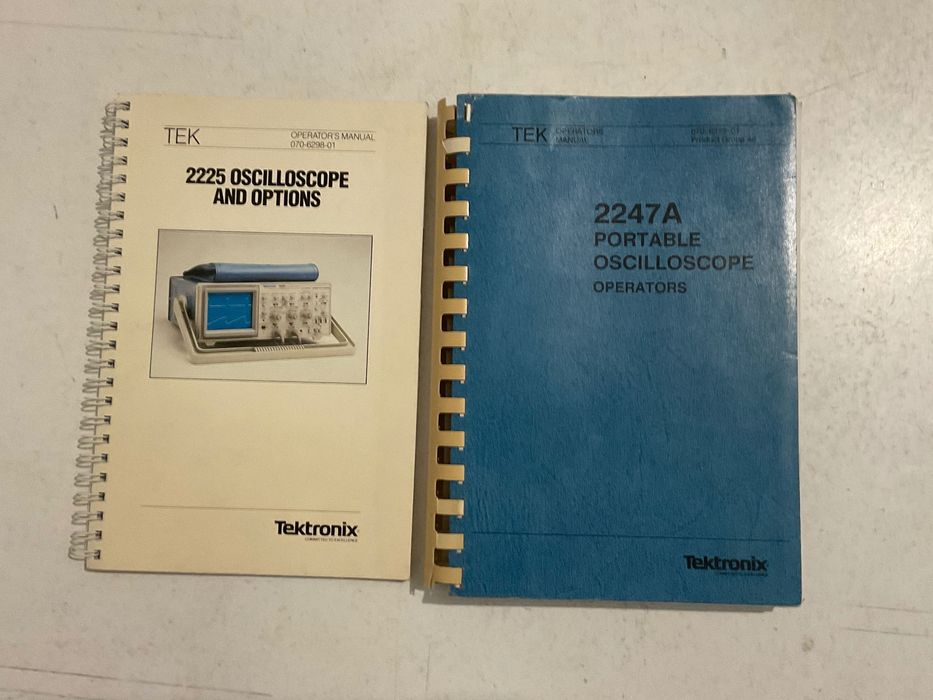 Осциллограф Tektronix 2247A.