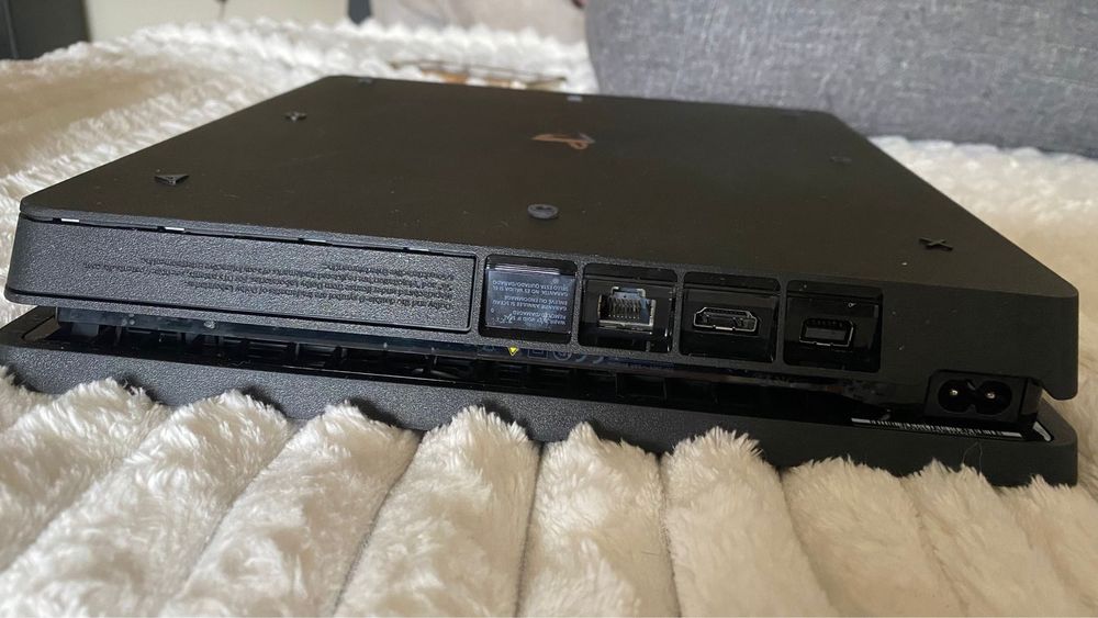 PlayStatation  4 com jogos instalados