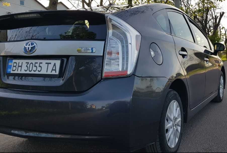 Тoyota Prius Plugin  hybrid 5л/100км $11,1