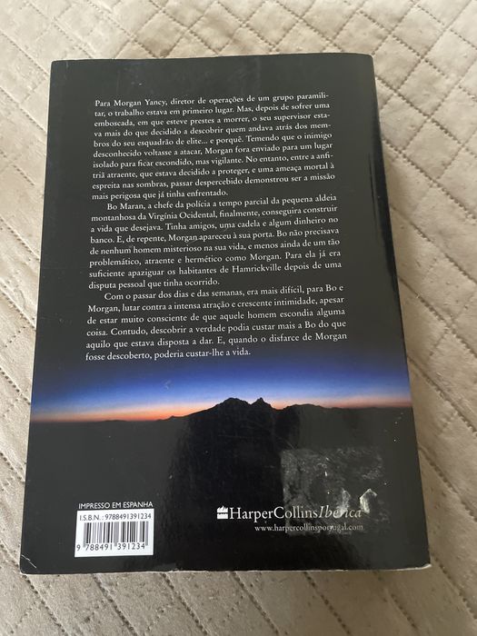 Livro ameaça entre as sombras