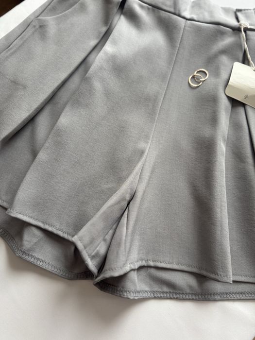 Шорти нові сірі