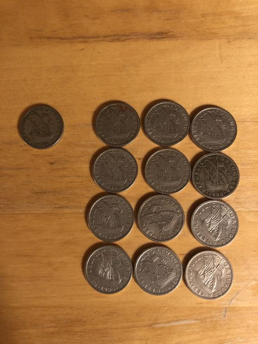 13 moedas de 2,50 escudos