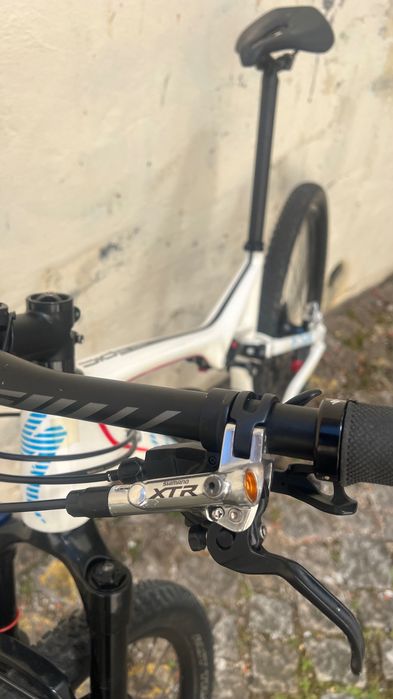Bicicleta BTT Specialized suspensão total L