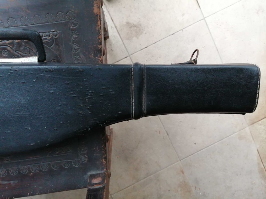 mala de caça antiga em pele , para espingarda , ver bem as fotos