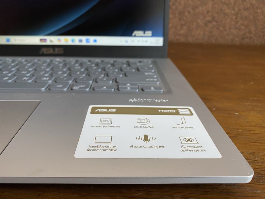 ASUS Vivobook 14". Win 11 Intel Core i3-11 Gen. 128GB SSD. 8GB RAM