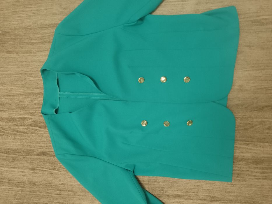 Sprzedam damską marynarkę rozmiar M/L.