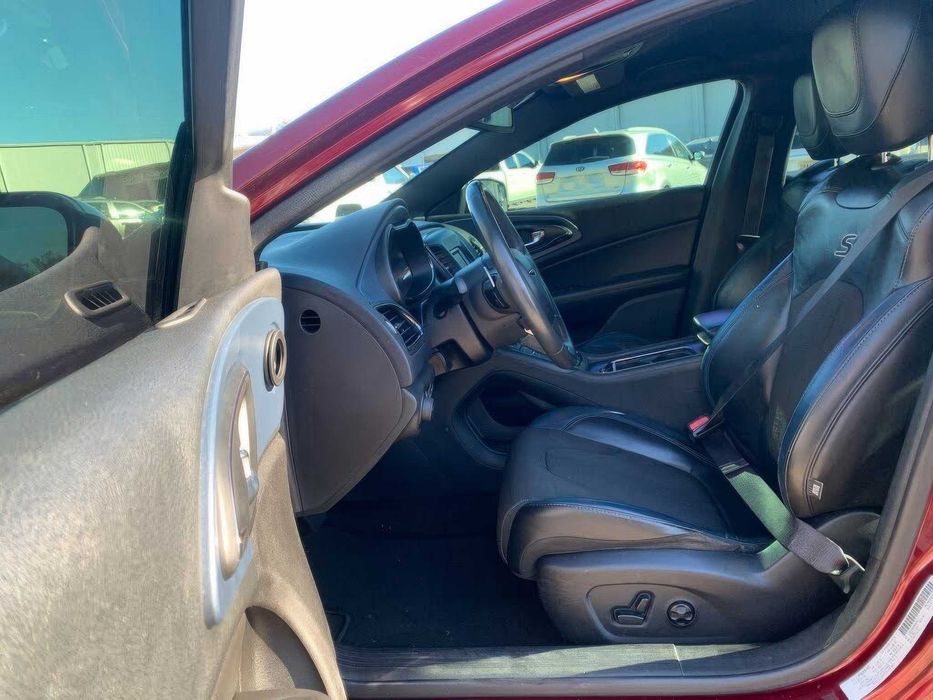 Chrysler 200 S      2015