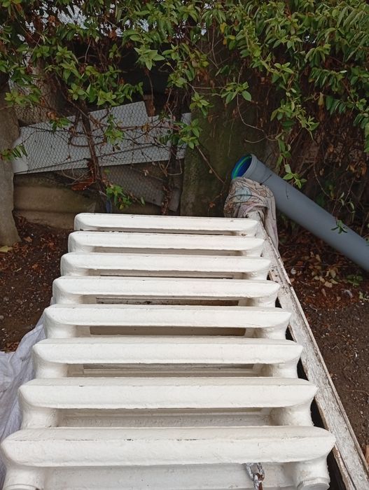 Батареи чугунные.