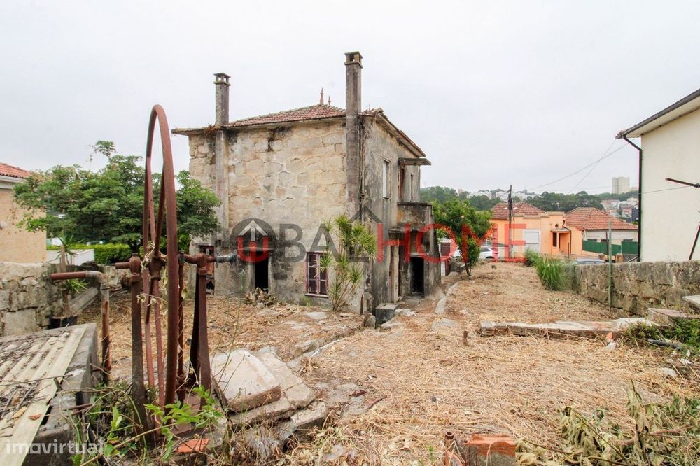 Moradia para Recuperar com Terreno de 455m²