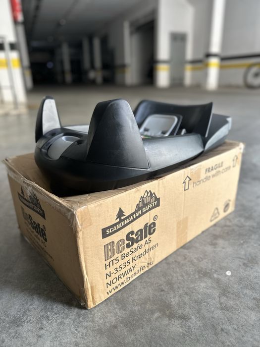 Base Isofix em muito bom estado. 120€