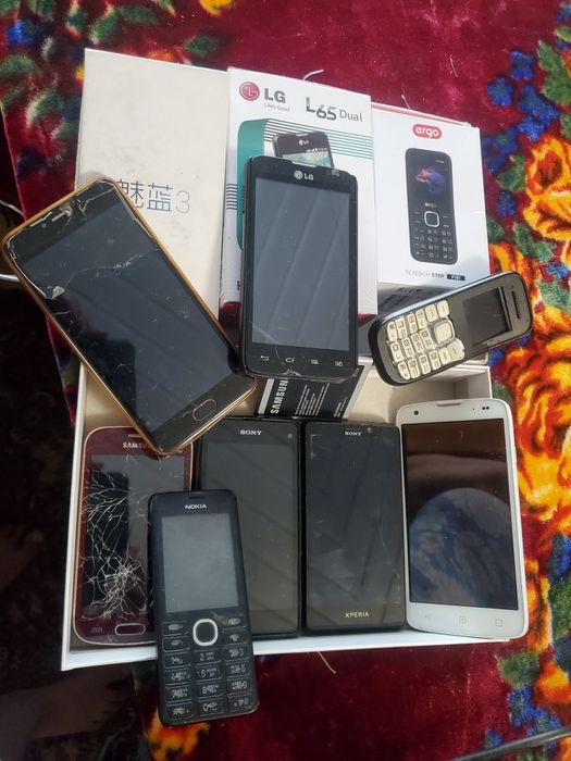 Телефон на запчастини