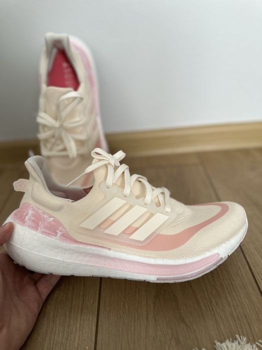 3800 замість 7499! Нові Adidas Ultraboost Light бежево-рожевий 27 см