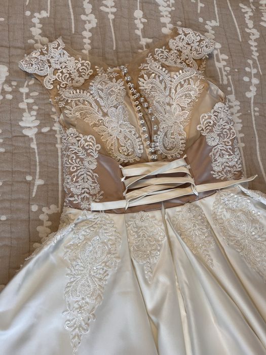 Неймовірна весільна сукня