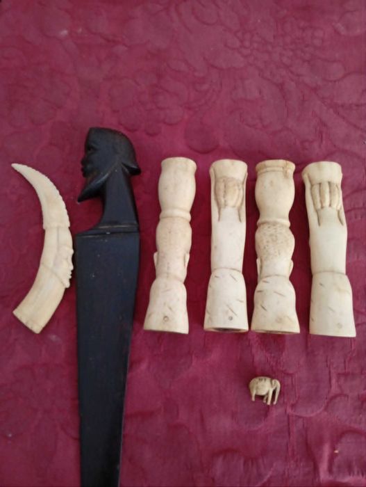 Peças artesanais africanas e orientais