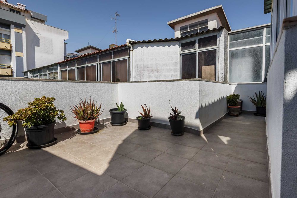 Aluga-se Quarto em Rio de Mouro(1pessoa) 600€ com Despesas Incluídas. Preço Reduzido Só Esta Semana! (570€)