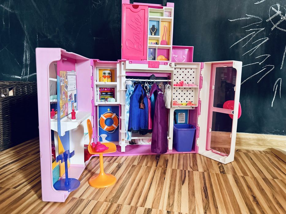 Zestaw Duża Szafa Barbie – Pełna Stylizacji i Akcesoriów!