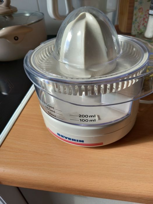 Wyciskacz do owoców cytrusowych.