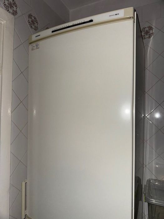 Холодильник б/у.