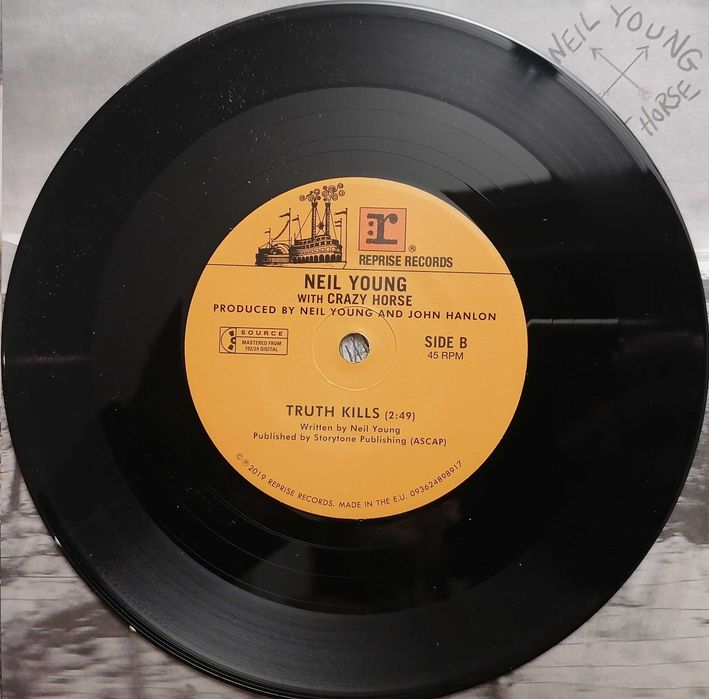 Duplo Álbum de Vinil 12 + Single de 7 de Neil Young e Crazy Horse