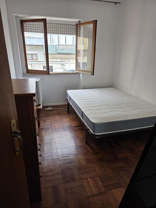 Arrenda quarto para casal em Algés