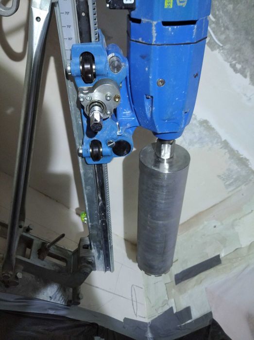 Алмазное сверление отверстий под вытяжку и коммуникации. Резка бетона.