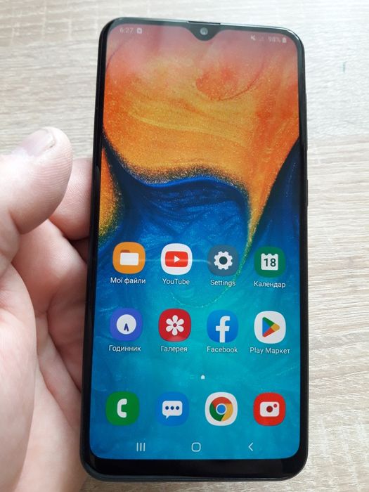 9продаю смартфон самсунг А20 на3/32