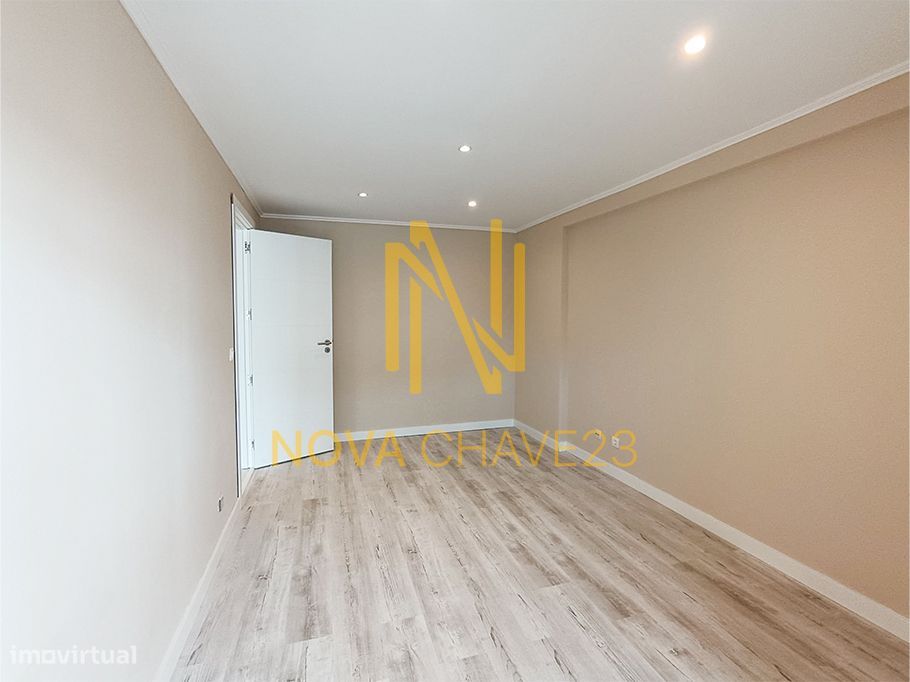 Apartamento T2 Totalmente Remodelado na Rinchoa – 91 m² | 6.º Andar