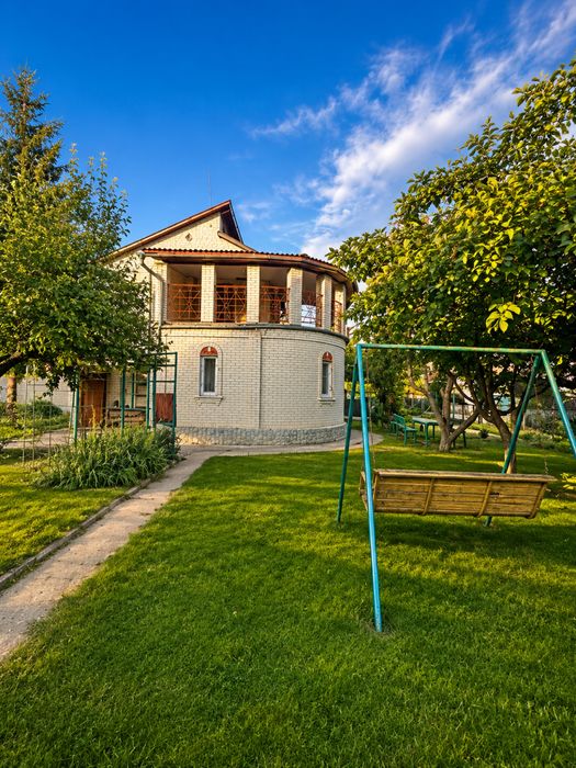 Продаж дачного будинку (з можливістю постійного проживання)