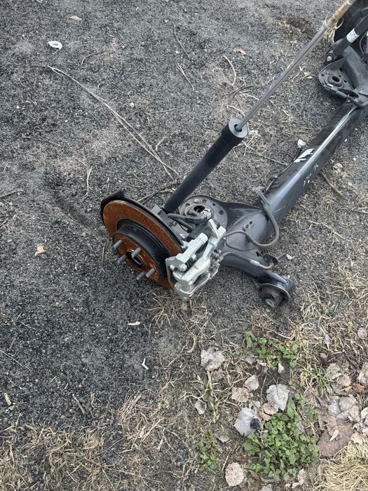 Belka zawieszenie tyl yaris cross 21-25