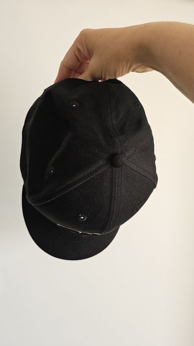 Czapka z daszkiem typu snap back, Off Beat