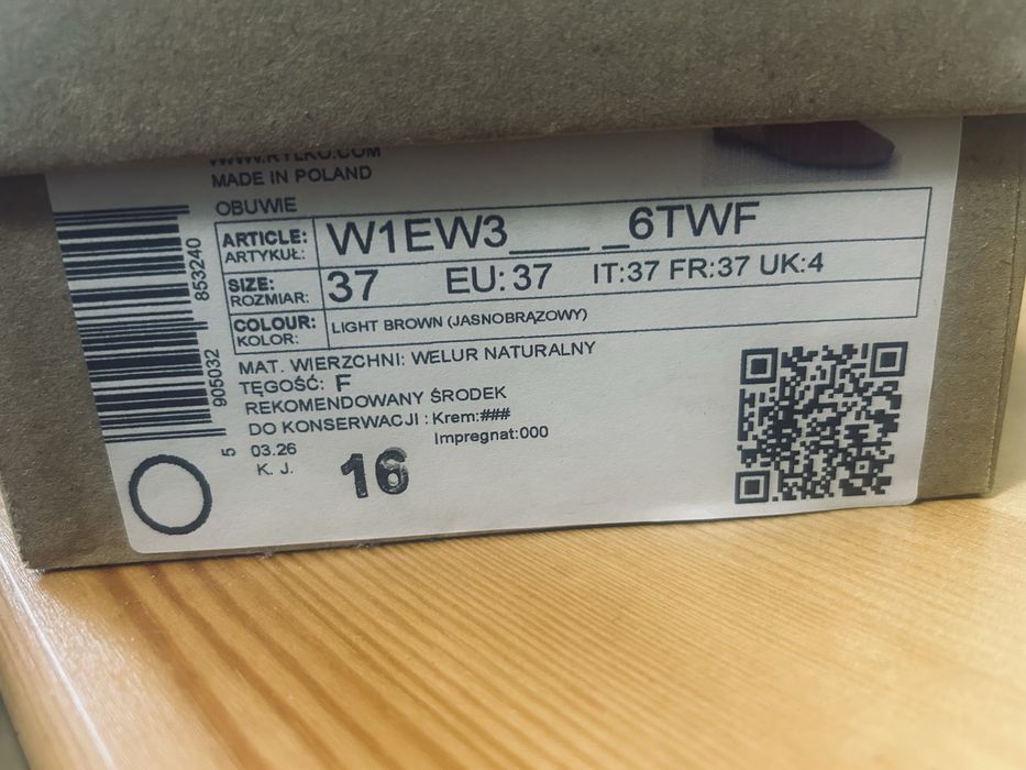 Czółenka zamszowe Ryłko