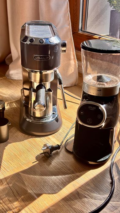 Ekspres kolbowy delonghi i młynek