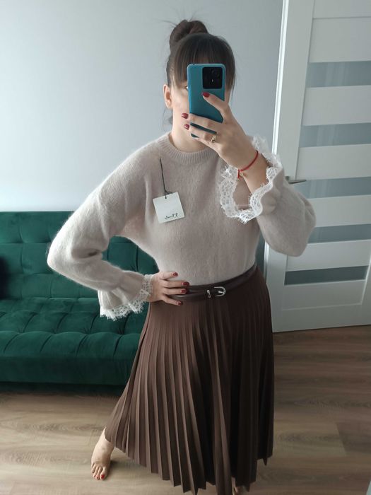 Sweter moher kid wełna rozszerzane rękawy koronka