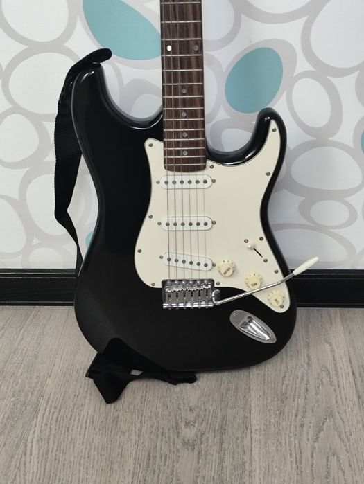 Електрогітара Squier by Fender Stratocaster