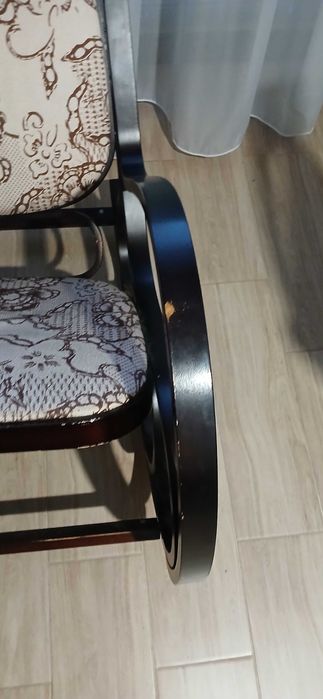 Fotel bujany drewniana rama