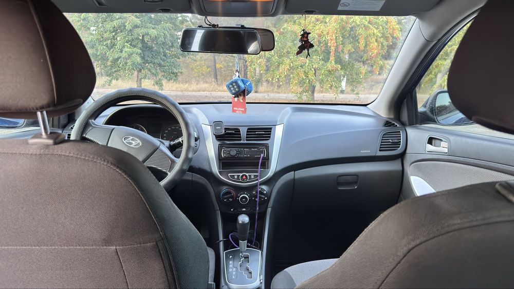 Hyundai Accent 2011 автомат 1.4