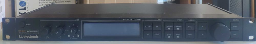 T.C. Eletronic M-ONE XL como novo em bom funcionamento.
