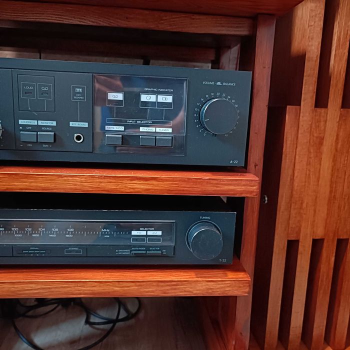 Продам тюнер Onkyo T-22.