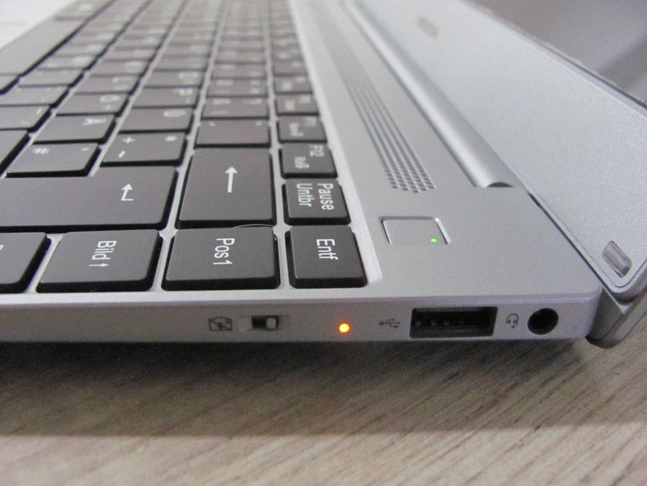 Laptop Medion E14308 AMD 3020e 4/128SSD AMD Radeon Full HD