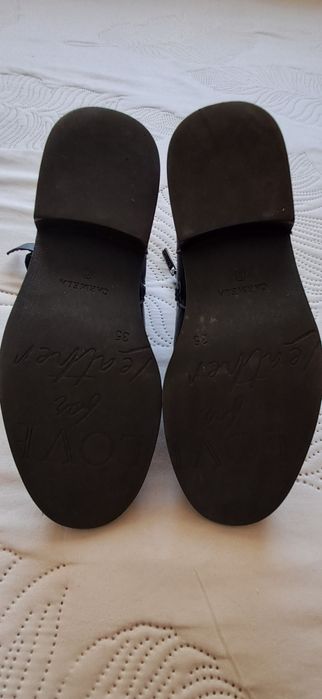 Bota de pele tamanho 35