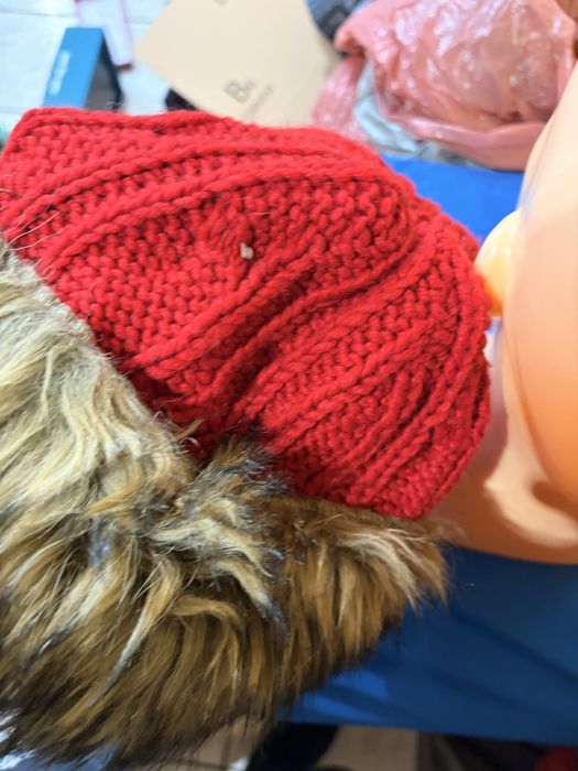 Hollister czapka zimowa uszatka roz,uniwersalny z pomponem narciarska