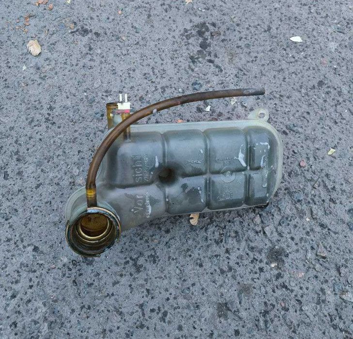 Бачки омывателя, охлаждения, расширительные бачки и тд. W124, W202