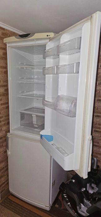 Холодильник lg electrocool в гарному стані. Двухкамерний NoFrost