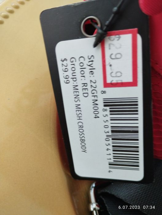 Listonoszka firmy GUESS.