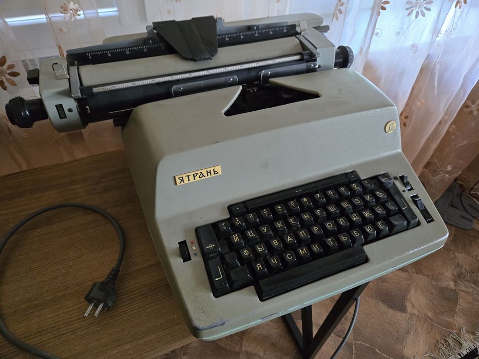 Електронна друкарська машинка Ятрань ПЕК 305-05