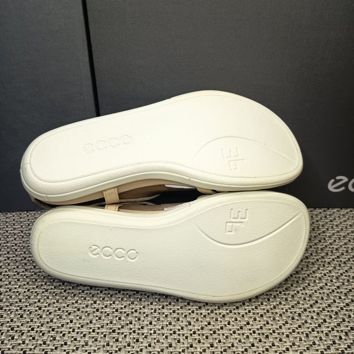Жіночі вишукані шкіряні босоніжки Ecco Simpil Sandal